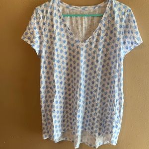 Lilly Pulitzer white blue turtle v neck T-shirt Sz large